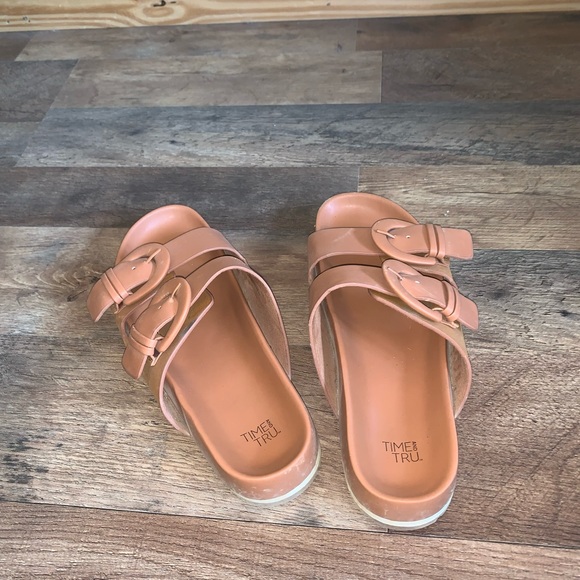 Time & Tru brown double strap buckle sandals size 8 - Picture 2 of 4